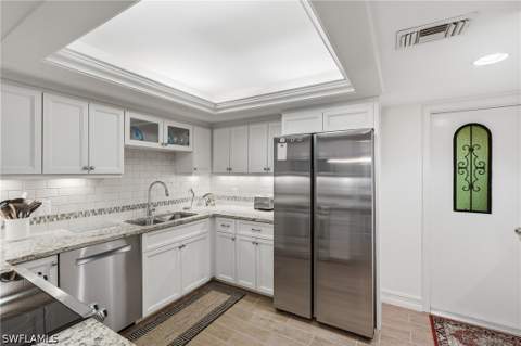 3951 Gulf Shore Blvd N 700, Naples FL - photo 8 of 33