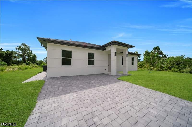 4 bedroom SingleFamilyResidence at 707 Randall Ave E, Lehigh Acres, Lehigh Acres — photo 2