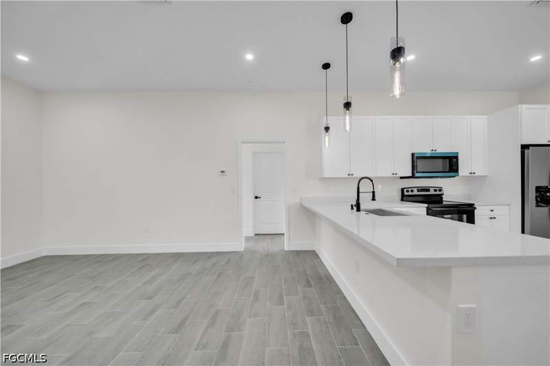 4 bedroom SingleFamilyResidence at 707 Randall Ave E, Lehigh Acres, Lehigh Acres — photo 5