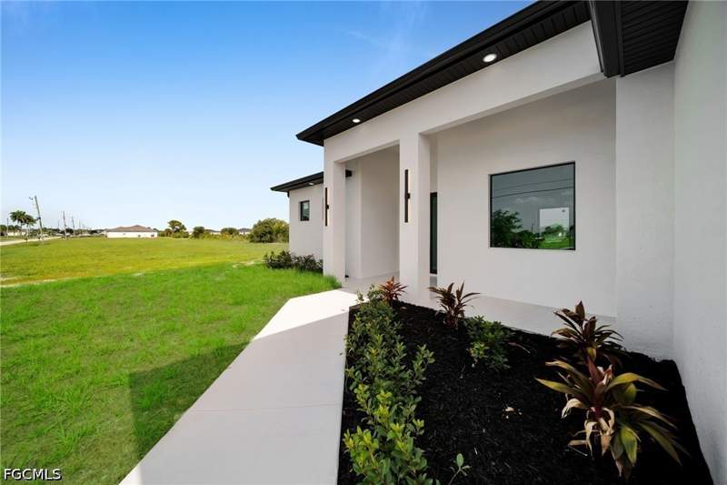 3 bedroom SingleFamilyResidence at 216 NE 25th Ter, Cape Coral, Cape Coral — photo 4