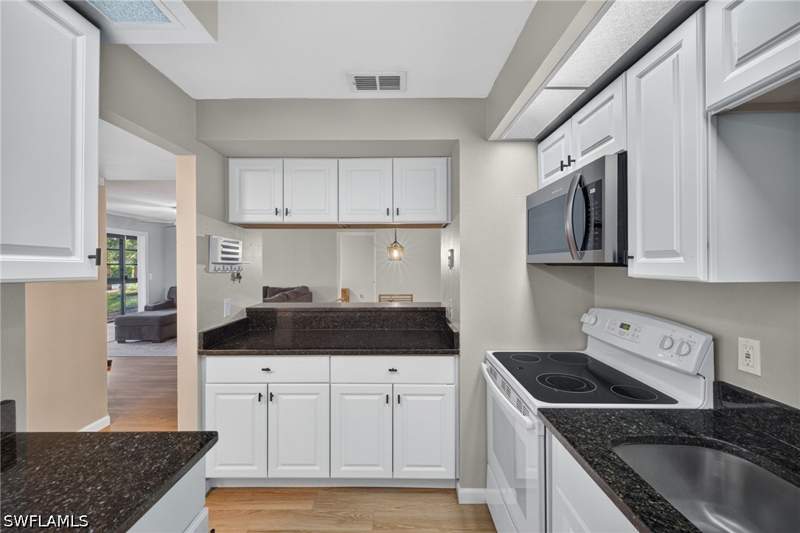 2 bedroom Condominium at 8121 S Woods Cir 9, Summerlin Woods, Fort Myers — photo 5