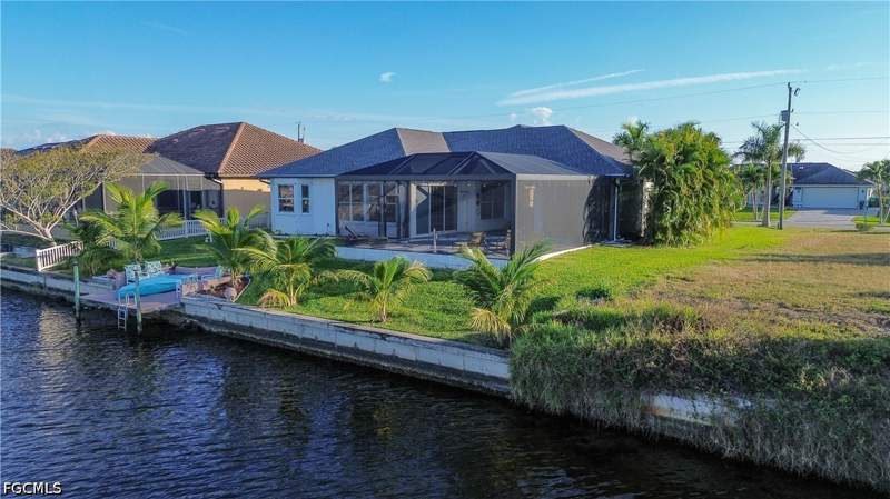 3 bedroom SingleFamilyResidence at 2549 SW 38th St, Cape Coral, Cape Coral — photo 4