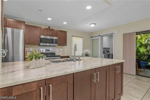 4112 SE 19th Pl 104, Cape Coral FL - photo 12 of 25