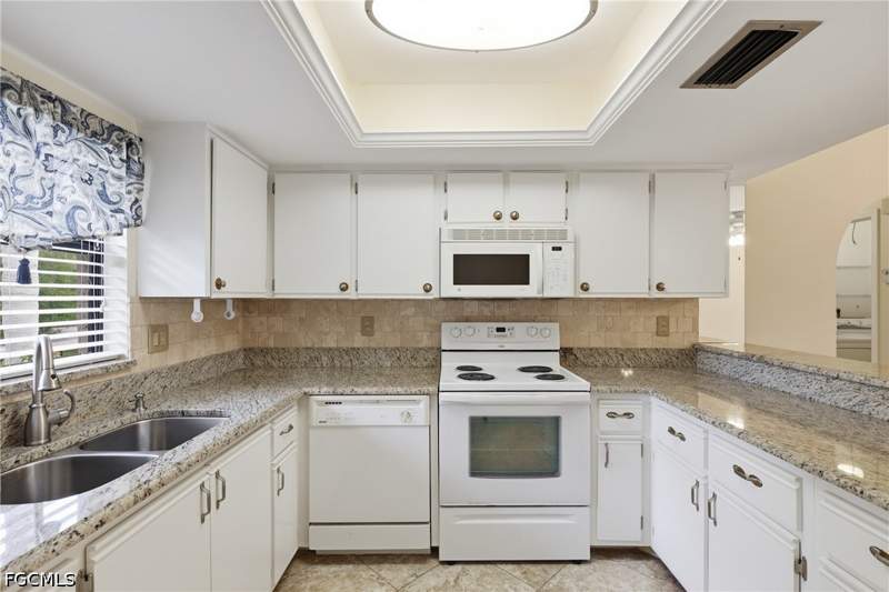 2 bedroom Attached at 10 Beth Stacey Blvd 206, Stone Edge Condo, Lehigh Acres — photo 4
