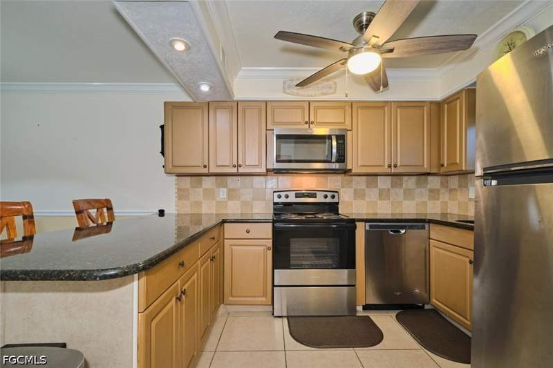 2 bedroom Townhouse at 6777 Winkler Rd 142, Regency Condo, Fort Myers — photo 5