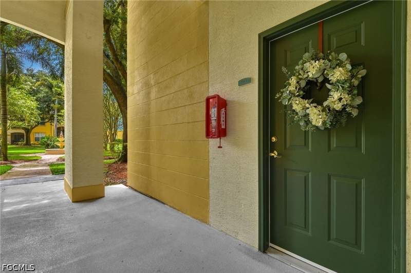 1 bedroom Condominium at 11521 Villa Grand 913, Royal Greens, Fort Myers — photo 3