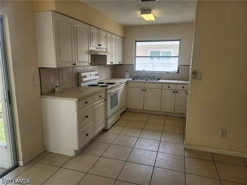 2 bedroom SingleFamilyResidence at 804 92nd Ave N, Naples Park, Naples — photo 3