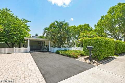 1216 10th St N, Naples FL - photo 6 of 42