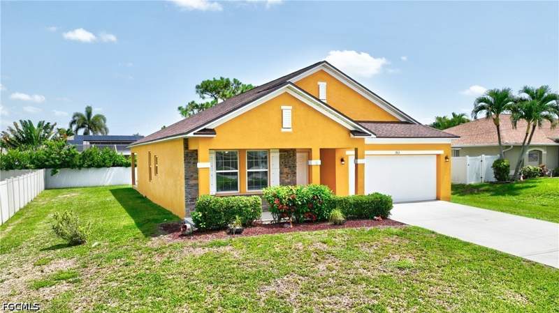 3 bedroom SingleFamilyResidence at 1913 SW 26th Ter, Cape Coral, Cape Coral — photo 2