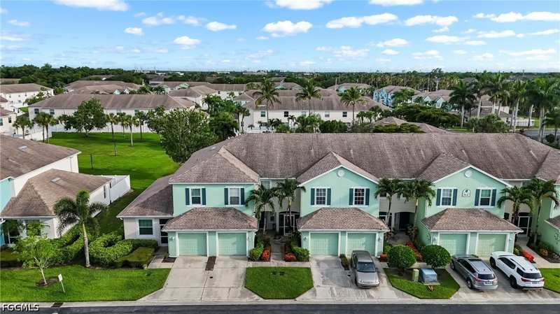 3 bedroom Townhouse at 3647 Pine Oak Cir 103, Fort Myers, Fort Myers — photo 1