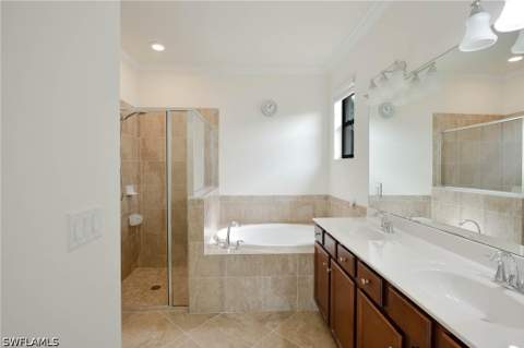 9215 Shadow Oak Ln, Naples FL - photo 10 of 40