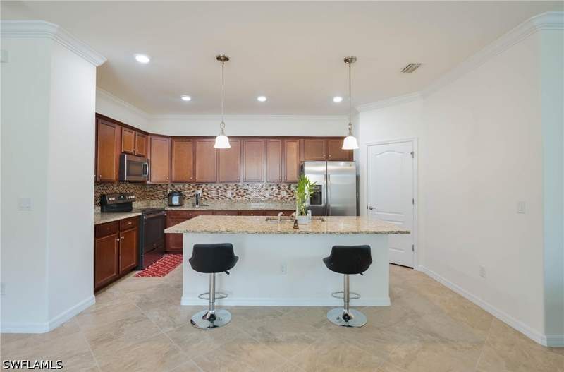 4 bedroom SingleFamilyResidence at 9215 Shadow Oak Ln, Bent Creek Preserve, Naples — photo 4