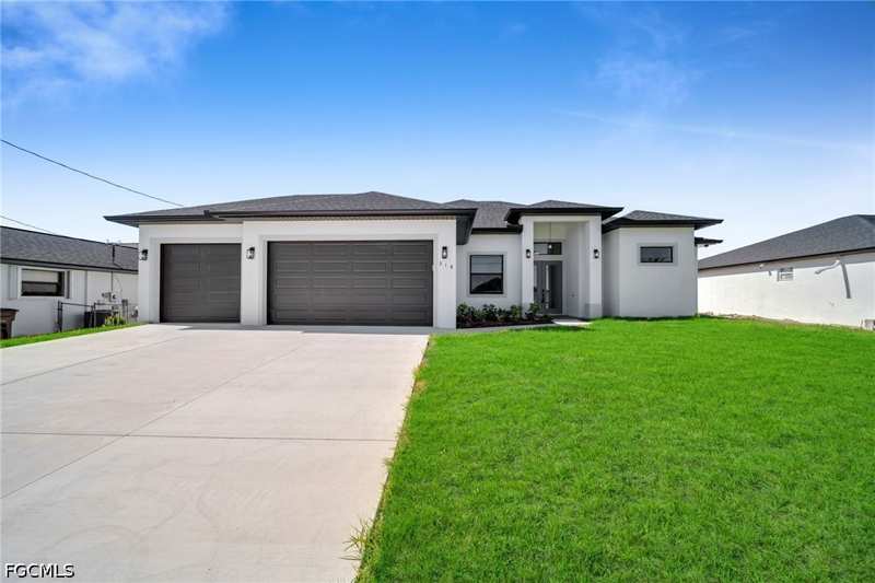 4 bedroom SingleFamilyResidence at 318 NW 9th St, Cape Coral, Cape Coral — photo 1