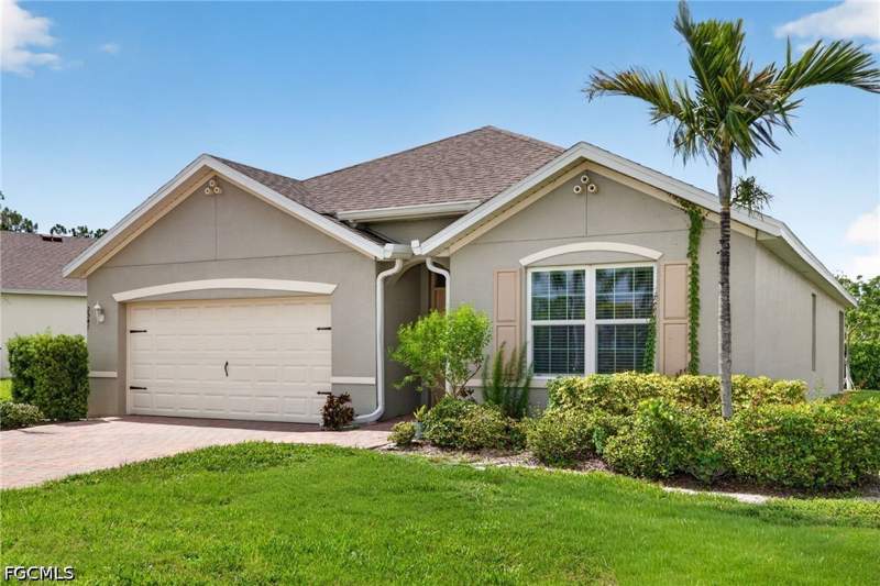 4 bedroom SingleFamilyResidence at 2547 Village Of Entrada St, Entrada, Cape Coral — photo 2