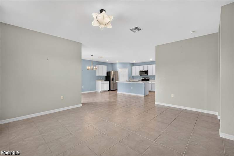 4 bedroom SingleFamilyResidence at 2547 Village Of Entrada St, Entrada, Cape Coral — photo 4