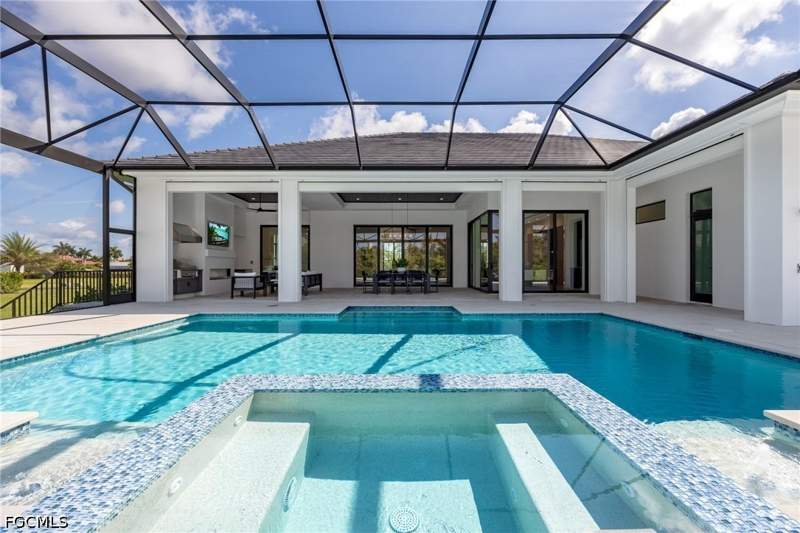 4 bedroom SingleFamilyResidence at 15850 Hampton View Ct, Devonwood, Fort Myers — photo 2