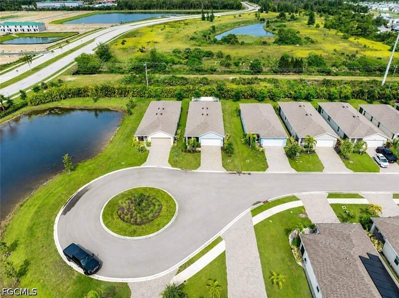 2 bedroom SingleFamilyResidence at 2872 Star Coral Dr, Coral Bay, North Fort Myers — photo 4
