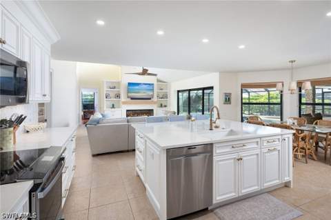 196 Monterey Dr, Naples FL - photo 9 of 33