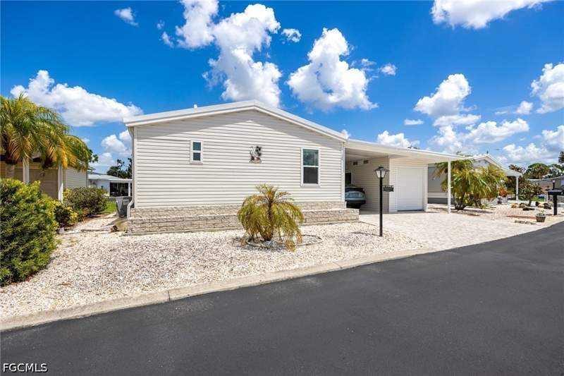 3 bedroom ManufacturedHome at 370 Nicklaus BLVD, SIX LAKES COUNTRY CLUB, North Fort Myers — photo 1