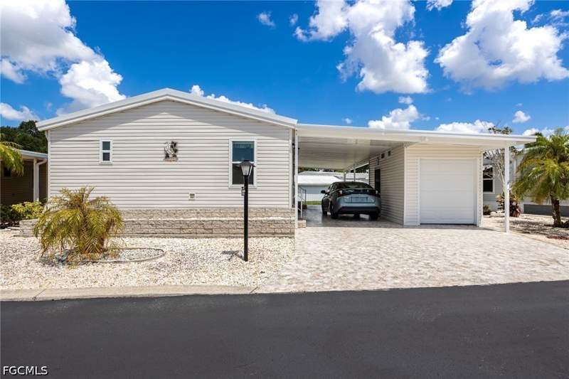 3 bedroom ManufacturedHome at 370 Nicklaus BLVD, SIX LAKES COUNTRY CLUB, North Fort Myers — photo 2