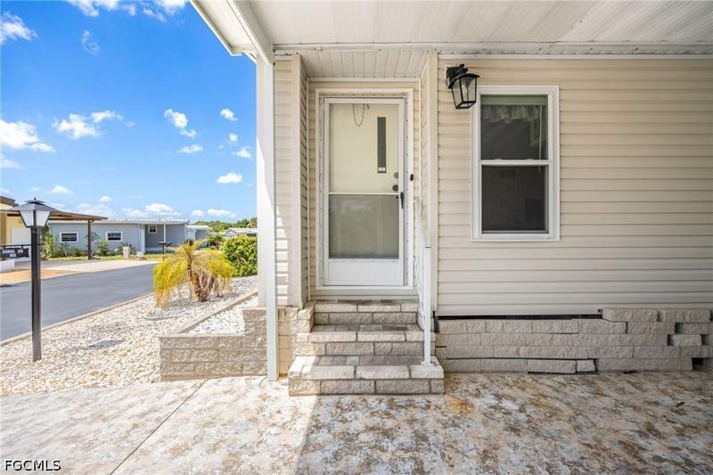 3 bedroom ManufacturedHome at 370 Nicklaus BLVD, SIX LAKES COUNTRY CLUB, North Fort Myers — photo 5