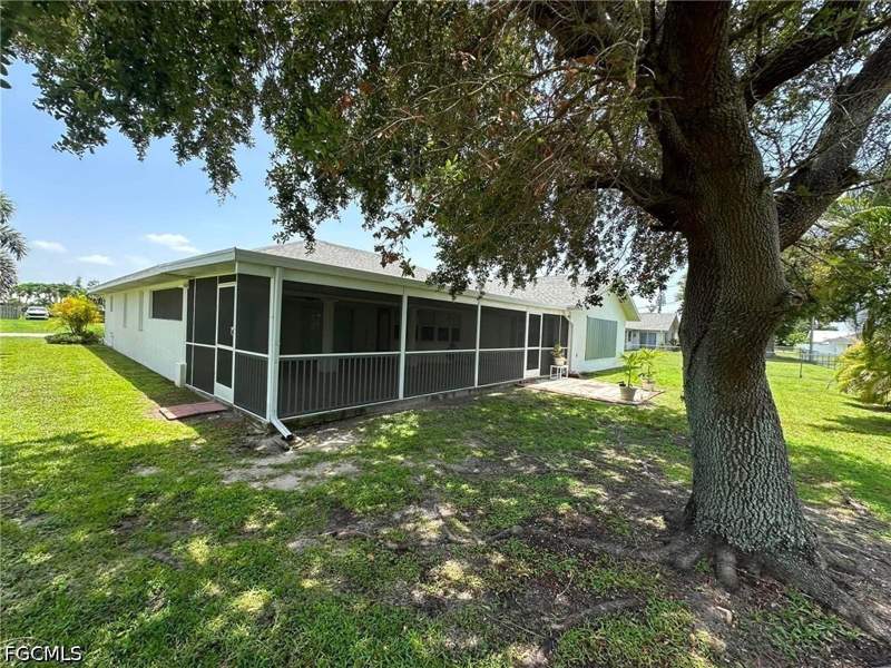 3 bedroom SingleFamilyResidence at 22 SE 14th Ct, Cape Coral, Cape Coral — photo 3