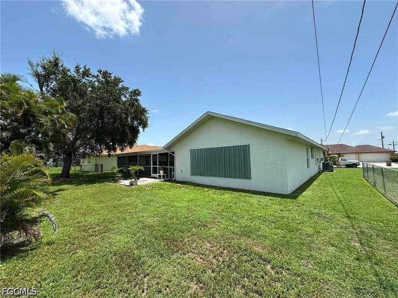 3 bedroom SingleFamilyResidence at 22 SE 14th Ct, Cape Coral, Cape Coral — photo 4