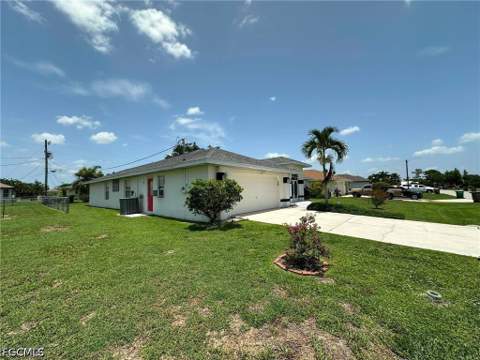 22 SE 14th Ct, Cape Coral FL - photo 7 of 49