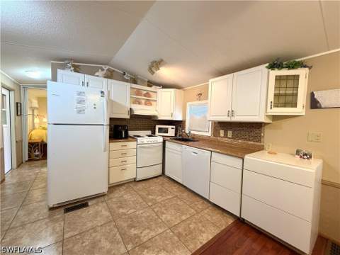 4591 Candlestick Ct E, Estero FL - photo 8 of 20