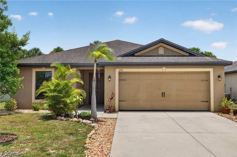 3 bedroom SingleFamilyResidence at 225 Shadow Lakes Dr, Shadow Lakes, Lehigh Acres — photo 1