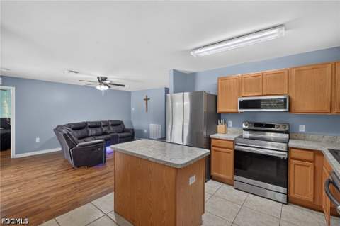 225 Shadow Lakes Dr, Lehigh Acres FL - photo 10 of 24