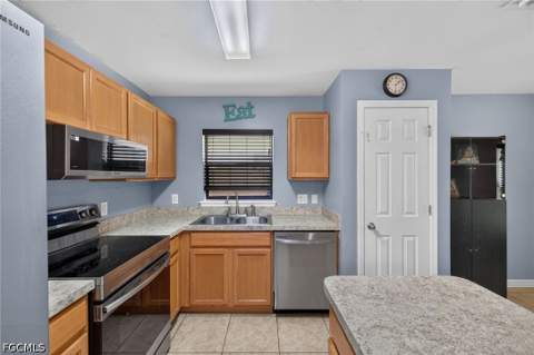 225 Shadow Lakes Dr, Lehigh Acres FL - photo 11 of 24