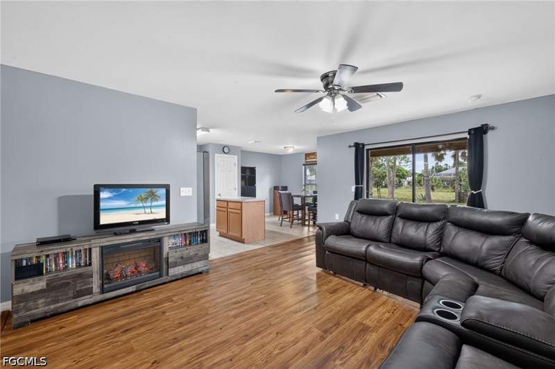 3 bedroom SingleFamilyResidence at 225 Shadow Lakes Dr, Shadow Lakes, Lehigh Acres — photo 5