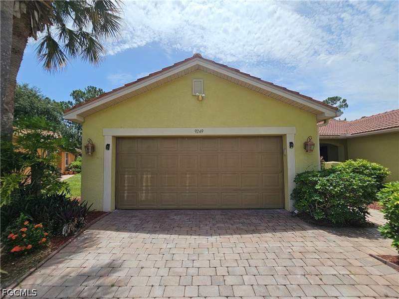 2 bedroom Attached at 9249 Aegean Cir, Vistanna Villas, Lehigh Acres — photo 2