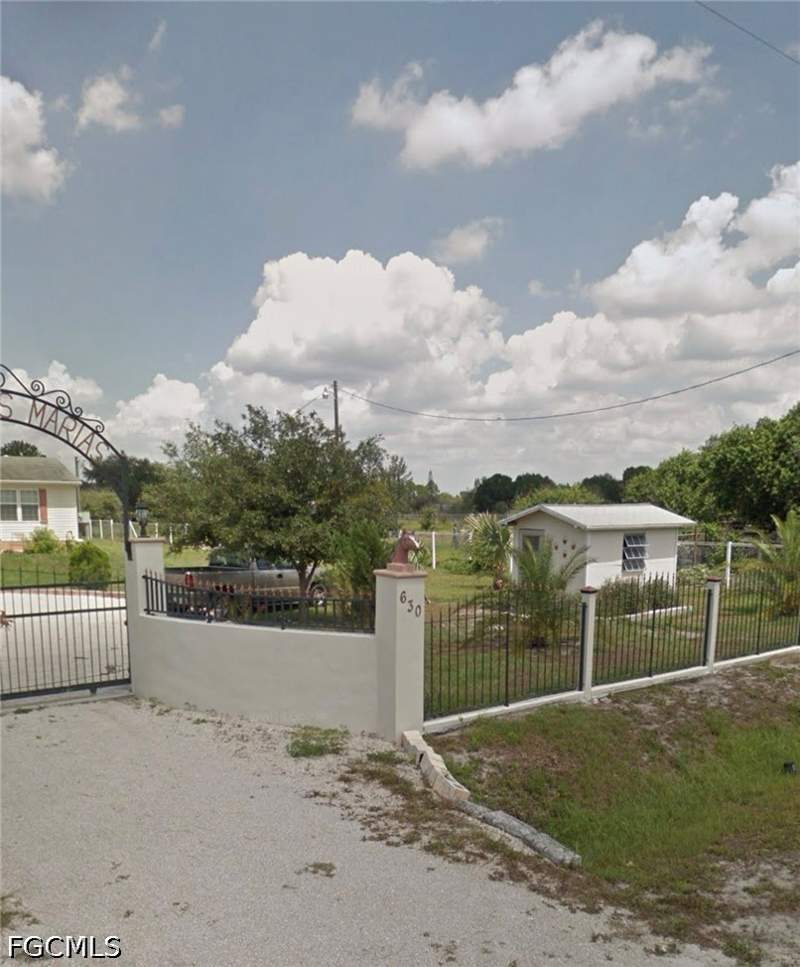 4 bedroom ManufacturedHome at 630 N Coral St, Montura Ranch, Clewiston — photo 2