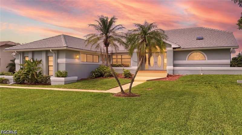 3 bedroom SingleFamilyResidence at 5350 Harborage Dr, Harborage, Fort Myers — photo 1