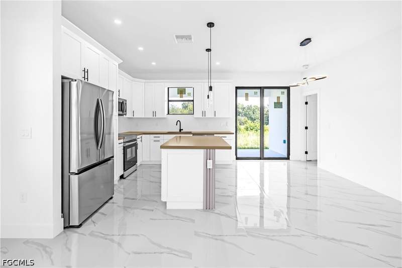 3 bedroom SingleFamilyResidence at 433 Rayford St, Lehigh Acres, Lehigh Acres — photo 3