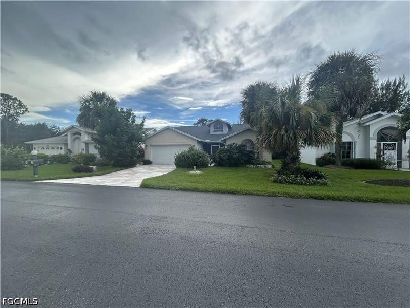 2 bedroom SingleFamilyResidence at 3988 Sabal Springs Blvd, Sabal Springs Golf And Racquet Club, North Fort Myers — photo 2