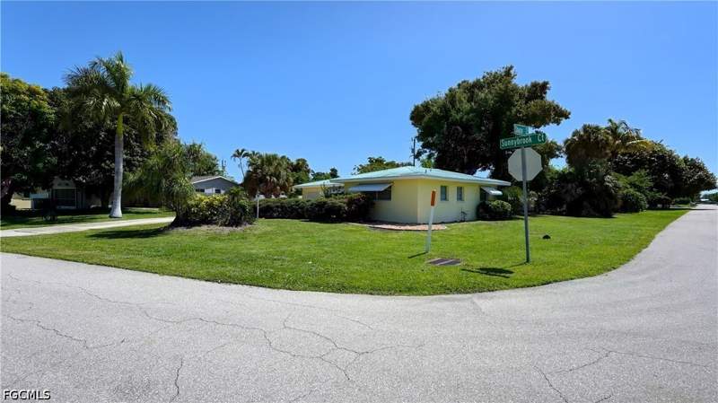 2 bedroom SingleFamilyResidence at 5249 Sunnybrook Ct, Cape Coral, Cape Coral — photo 4