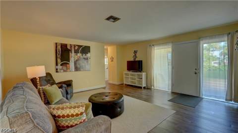 5249 Sunnybrook Ct, Cape Coral FL - photo 9 of 40
