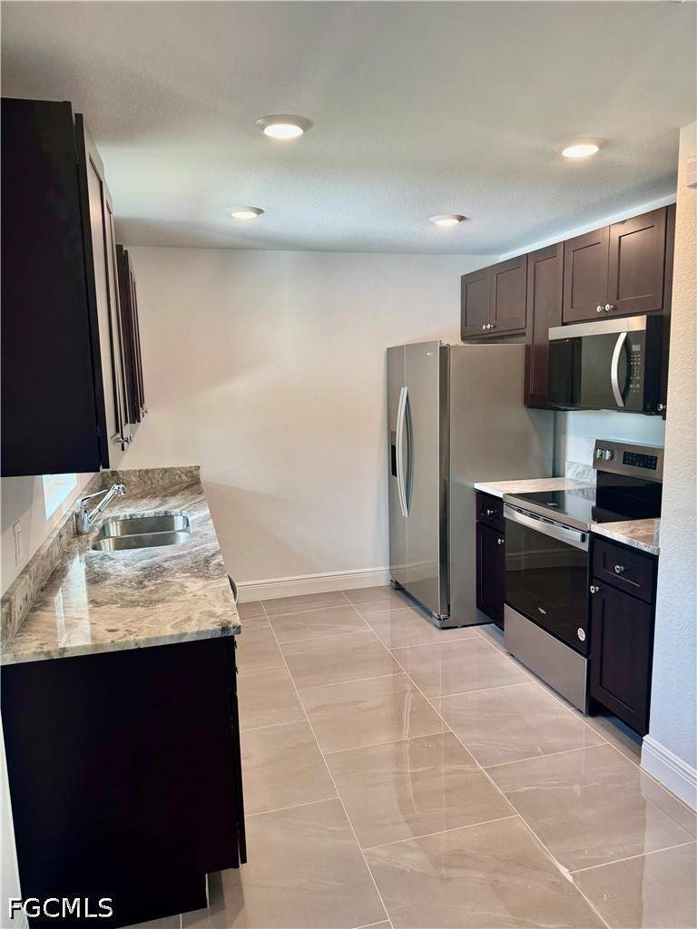 4 bedroom SingleFamilyResidence at 3655 Marion St, Parkview, Fort Myers — photo 3
