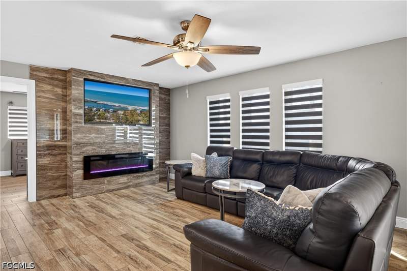 3 bedroom SingleFamilyResidence at 113 SE 41st St, Cape Coral, Cape Coral — photo 3