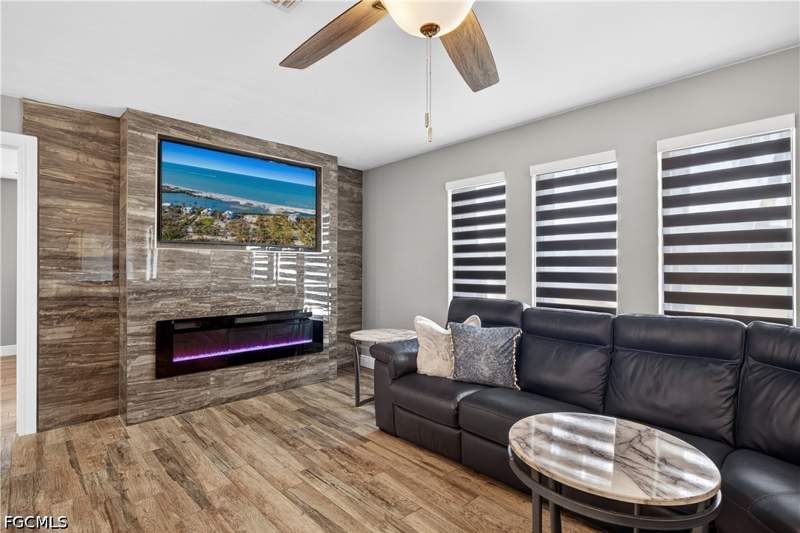 3 bedroom SingleFamilyResidence at 113 SE 41st St, Cape Coral, Cape Coral — photo 4