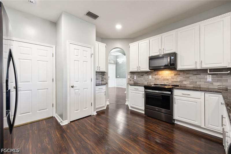 3 bedroom SingleFamilyResidence at 3940 Ruxton Rd, Forest Park, Naples — photo 5