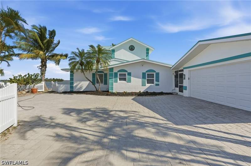 4 bedroom SingleFamilyResidence at 266 Curlew St, Santini Cross Unrec, Fort Myers Beach — photo 5
