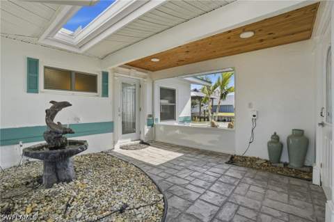 266 Curlew St, Fort Myers Beach FL - photo 7 of 50