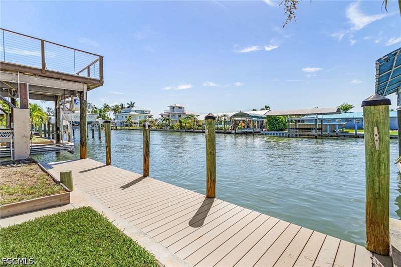 2 bedroom SingleFamilyResidence at 2272 York Rd, Gulfhaven, St James City — photo 4