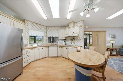 16209 Asheboro Ct, Fort Myers FL - photo 15 of 50