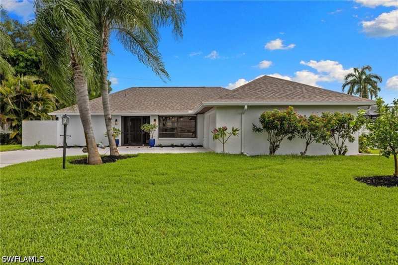 3 bedroom SingleFamilyResidence at 433 Golfview Dr, Palm River Estates, Naples — photo 1