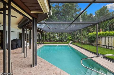 433 Golfview Dr, Naples FL - photo 6 of 49